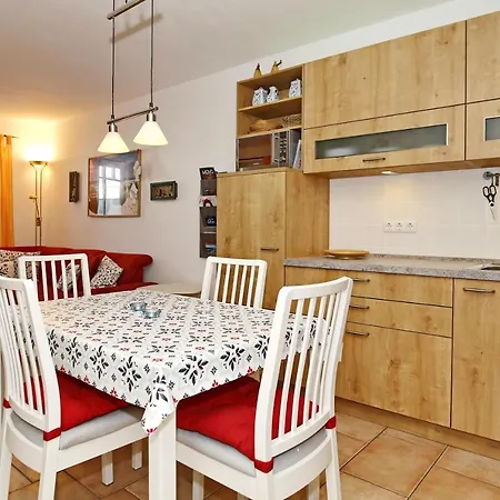 Apartment Ulmenschloesschen 04 Kuehlungsborn
